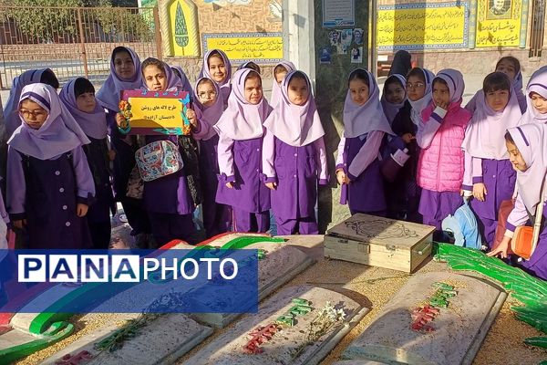 اجرای طرح «لاله‌های روشن» در دبستان آزاده ناحیه دو شهرری 