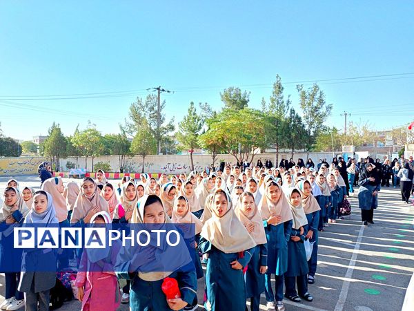 آیین نواخته زنگ آغاز سال تحصیلی در دبستان دخترانه سمیه