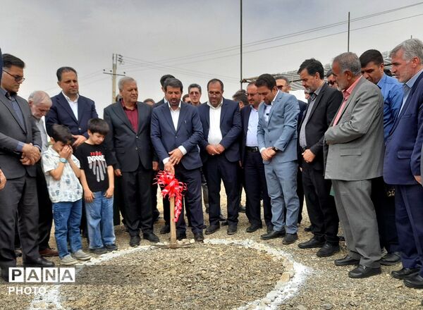 آغاز عملیات احداث کارخانه فرومنگنز و شهرک گلخانه‌ای در اسدآباد