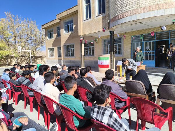 صبحگاه متفاوت در دبیرستان شهدا سورشجان