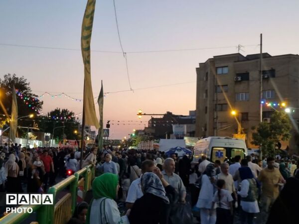 مهمانی ۱۰ کیلومتری؛ تجلی عشق به اهل‌بیت (ع) و نمادی از اتحاد