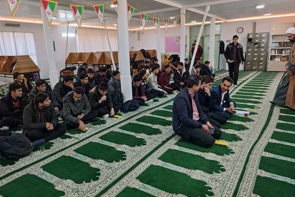 جشن ولادت باسعادت حضرت مهدی (ع) در دبیرستان نمونه آیت‌الله خامنه‌ای