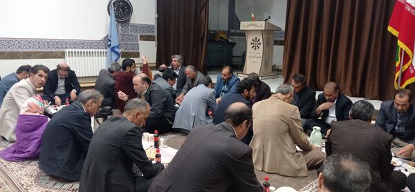 مراسم افطاری در دبیرستان استعدادهای درخشان شهید بهشتی دوره اول