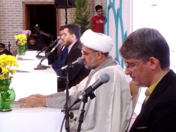 بزرگترین محفل دانش‌آموزی انس با قرآن در شهر یزد 