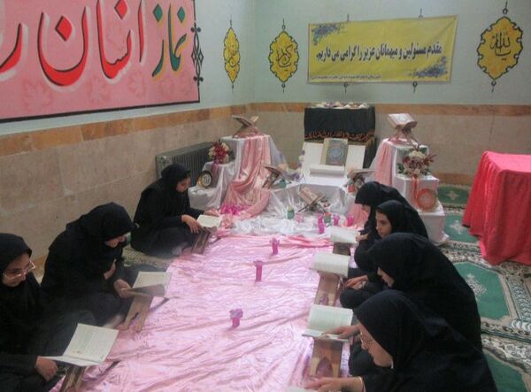 محفل انس با قرآن در دبیرستان هیأت امنایی حضرت معصومه (س) ناحیه چهار کرج 