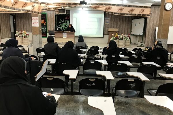 کارگاه تخصصی مشاوران مدارس متوسطه اول و دوم و هنرستان‌های غیر دولتی در ناحیه2 شهرری 