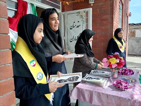 جشن میلاد منجی عالم بشریت در دبیرستان مادر مهربان خلیل آباد
