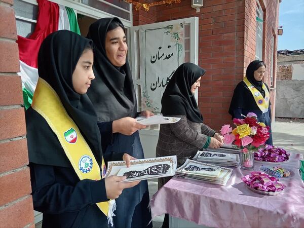 جشن میلاد منجی عالم بشریت در دبیرستان مادر مهربان خلیل آباد
