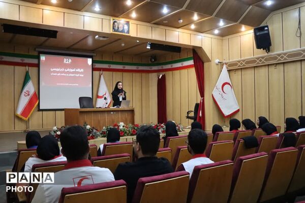 نشست صمیمانه مدیرعامل هلال‌احمر همدان با اعضای گروه رسانه «باور» 