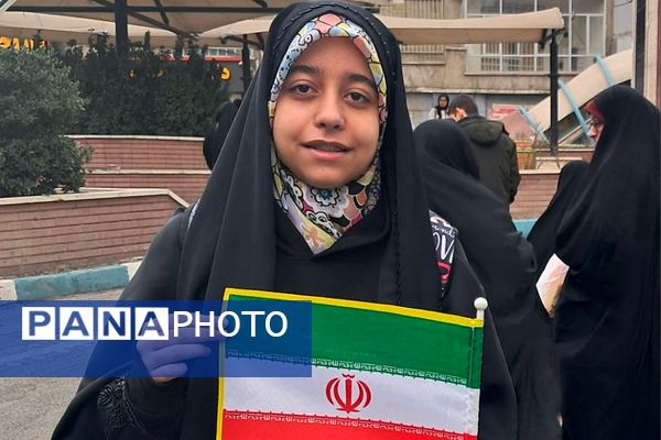 حضور اقشار مختلف مردم شهرری در راهپیمایی ۲۲ بهمن