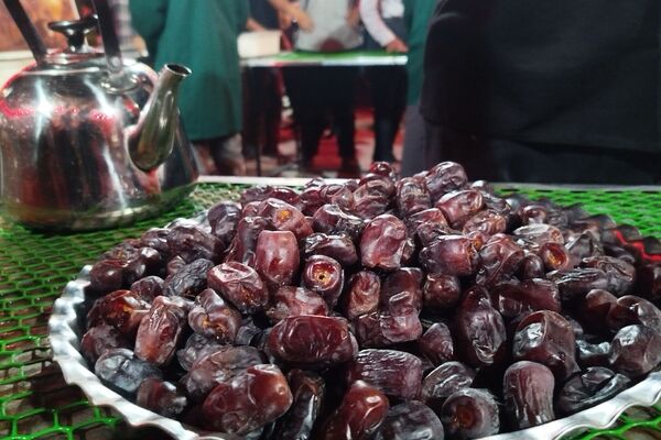 ۱۷۵ شب خدمت در آستان آل‌الله؛ حال‌وهوای چایخانه حضرت زهرا (س) در شب شهادت امام حسن عسکری (ع)