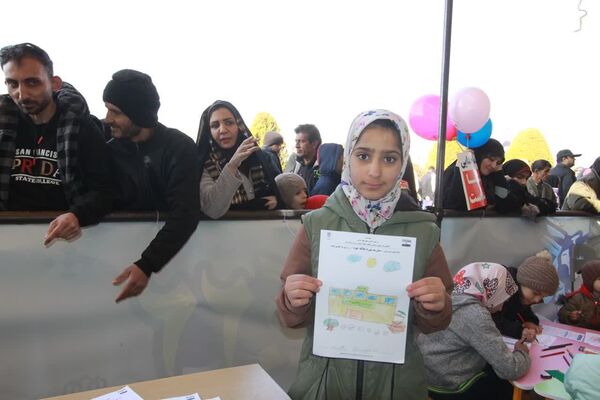 بازدید مدیرکل آموزش و پرورش از غرفه اداره‌کل نوسازی مدارس استان اصفهان در راهپیمایی 22 بهمن