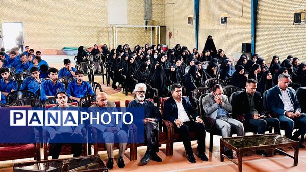 جشن ستارگان سندرک با تجلیل از دانش‌آموزان برتر دبیرستان‌های امیرکبیر و کوثر