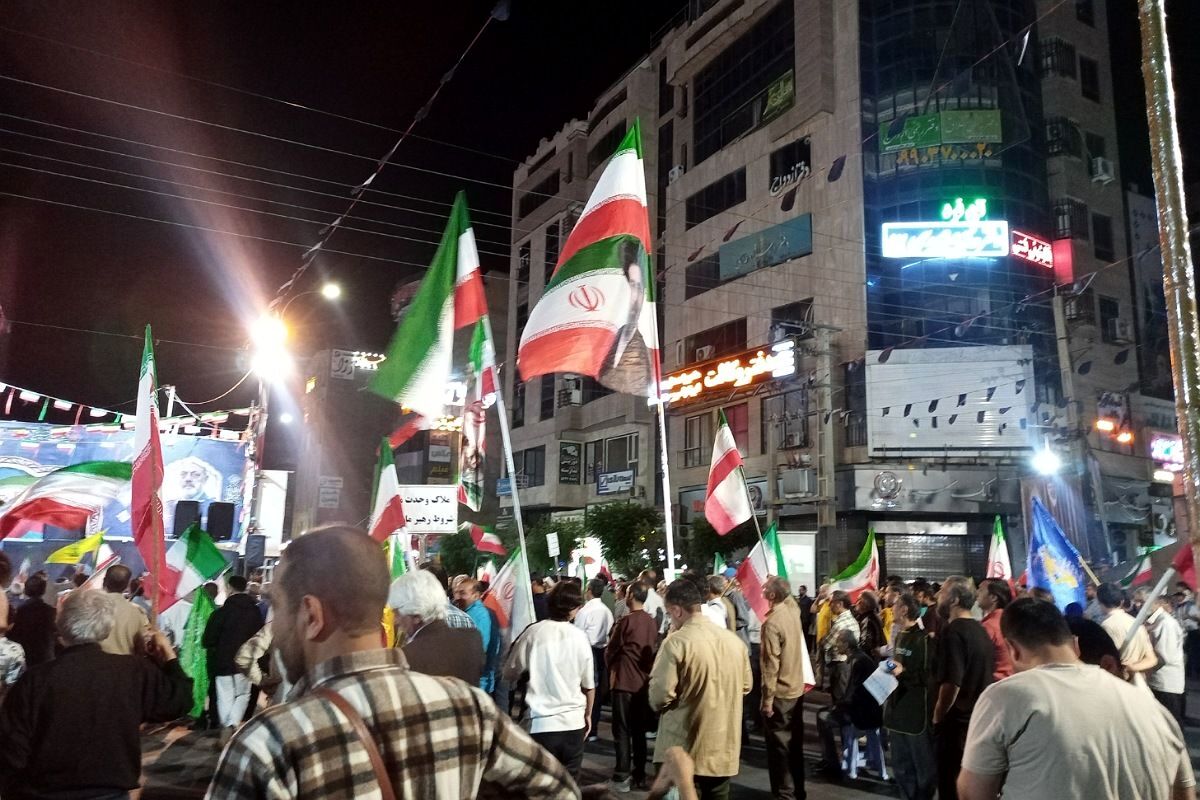 حضور پرشور و مستمر شبانه مردم رباط‌کریم تا پیروزی نهایی
