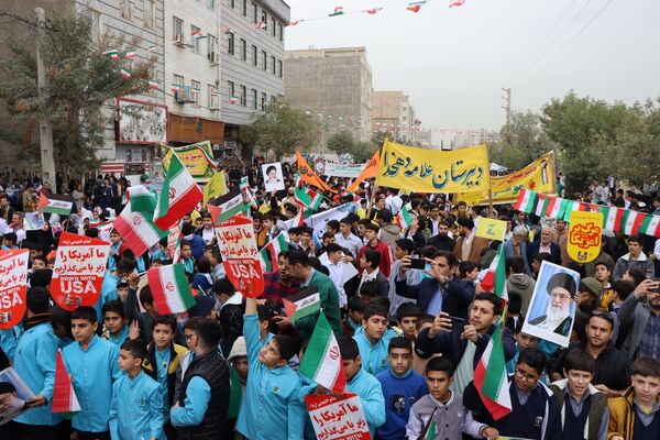 راهپیمایی 13 آبان در ناحیه یک بهارستان