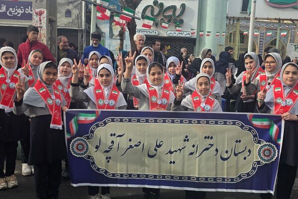 خروش مردمی در خیابان‌های رباط‌کریم در 22بهمن