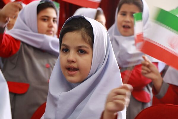 جشن عاطفه‌ها در آموزشگاه حاج محمد علی تقی پور