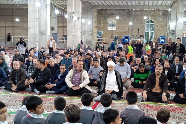 میز خدمت اداره آموزش وپرورش نیشابور در نماز جمعه 