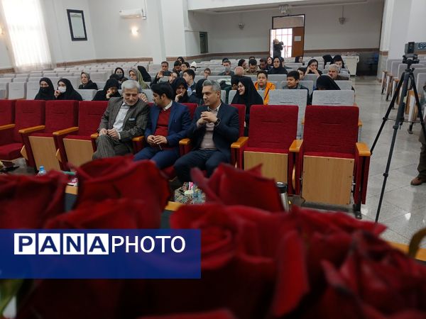 آیین تکریم و تجلیل از پژوهشگران برتر ناحیه۶