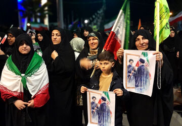 تجمع رهروان رهبر شهید امت وراهپیمایی ضد صهیونیستی  در شب دوازدهم شهرستان کوهدشت 