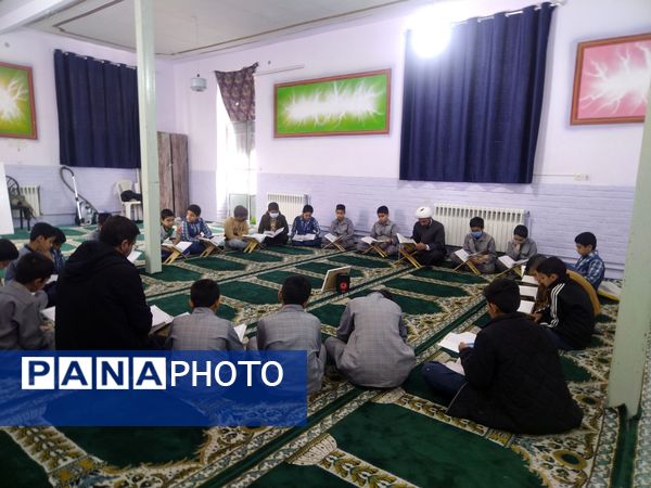 محفل انس با قرآن کریم در دبستان فضیلت کاشمر 