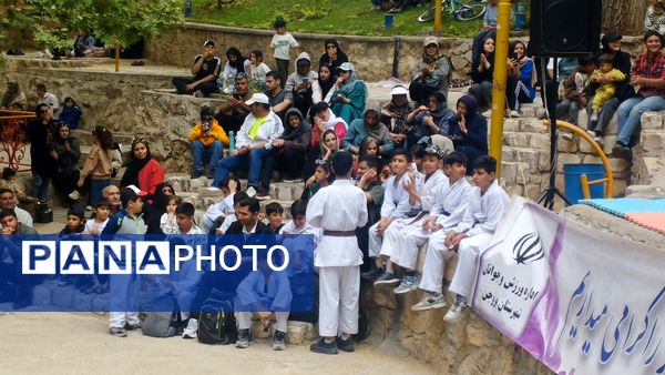 پیاده‌روی خانوادگی بروجنی‌ها