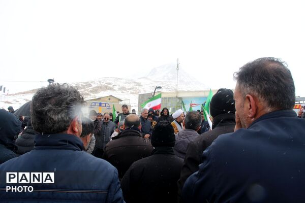 سرما جا ماند، وقتی ایمان جوشید