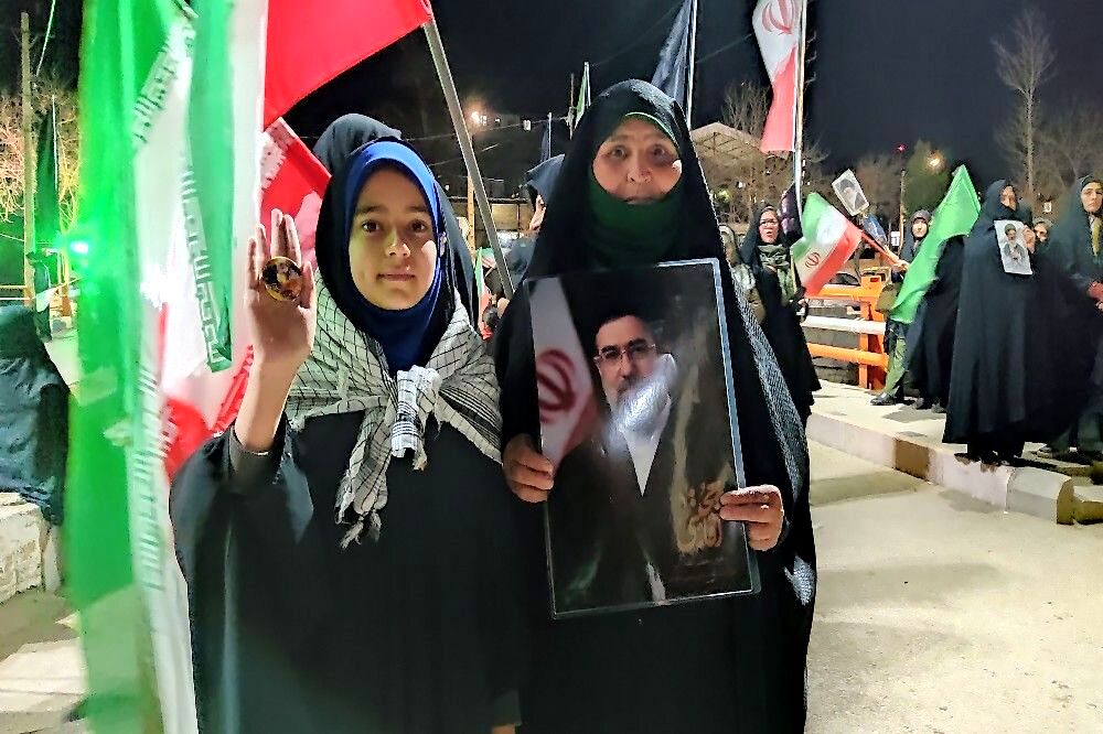 ای رهبر شهیدم راهت ادامه دارد 