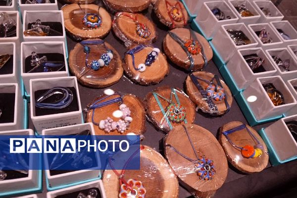 بازدید دانش آموزان ناحیه دو شهرری از نمایشگاه صنایع دستی برج میلاد 