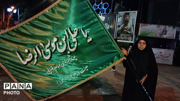 تداوم تجمع حماسی مردم در میدان امام خمینی(ره)، شهرستان کوهدشت