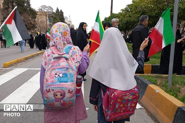روز قدس با پویش کوله‌پشتی فرشته‌ها در شیراز
