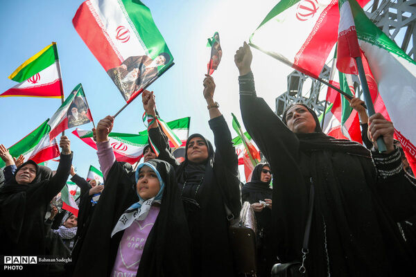 رزمایش دختران «جان‌فدای ایران»