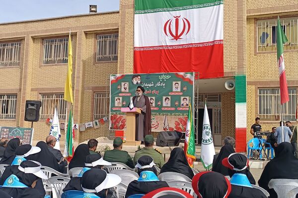همایش «وطن‌یار»؛ تجدید عهد دانش‌آموزان ورامینی با شهدا و فرهنگ ایستادگی