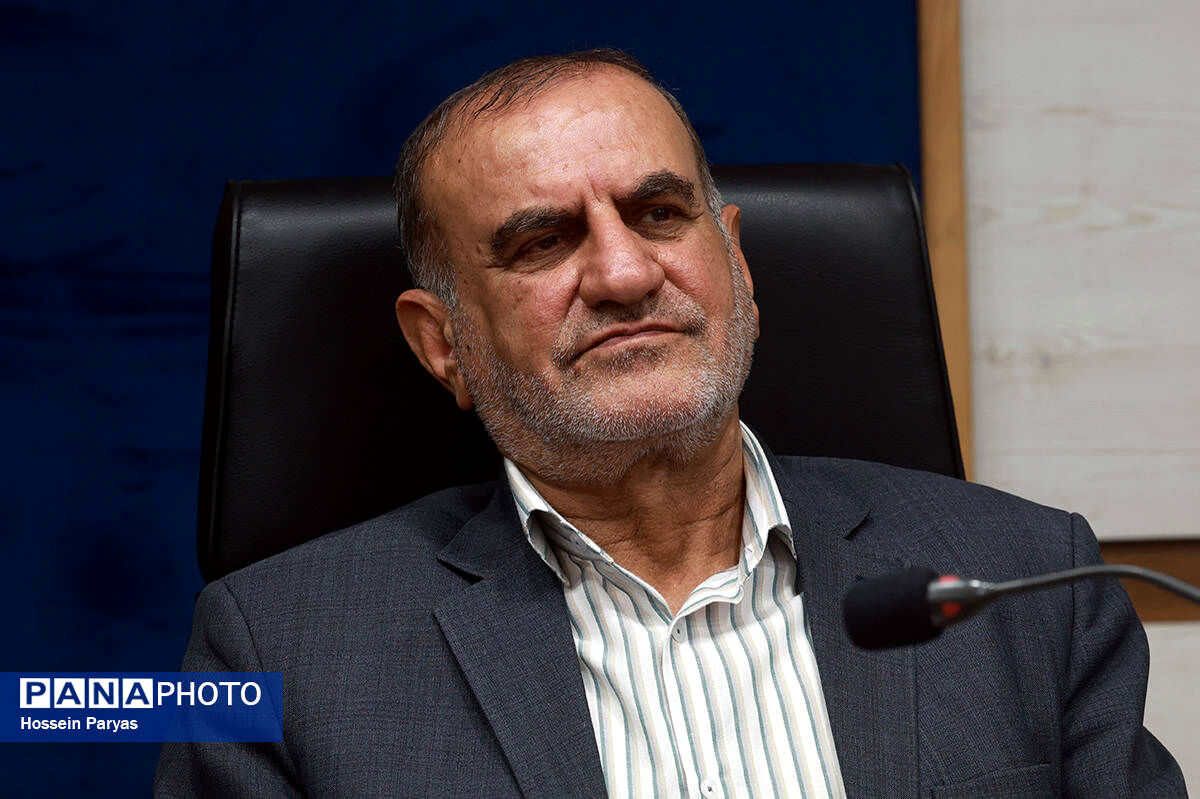 دانش‌آموزان باید راویان آگاه تاریخ و هویت ایران باشند