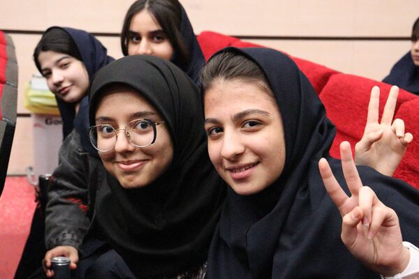 برگزاری جشن روز دختر با همکاری کانون خدمت رضوی و نهادهای آموزشی در منطقه 14 تهران 