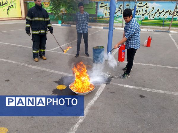 مانور زلزله و ایمنی در مدارس شهرستان ورامین 