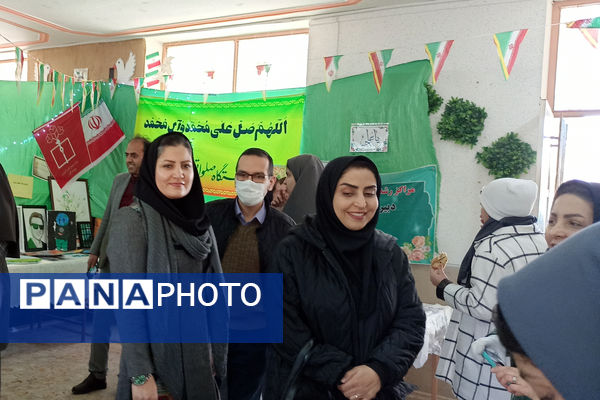 برگزاری نمایشگاه مشاغل خانگی در دبیرستان شاهد ام ابیها، شهرستان آباده