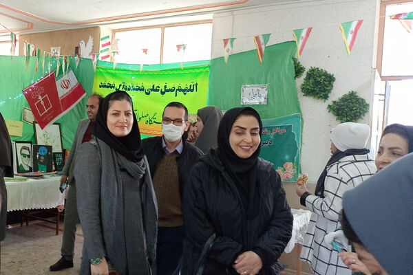 برگزاری نمایشگاه مشاغل خانگی در دبیرستان شاهد ام ابیها، شهرستان آباده