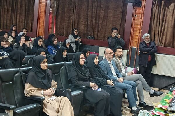 دبیرستان عترت ورامین، عطر مادر را در کانون هدایت پراکند