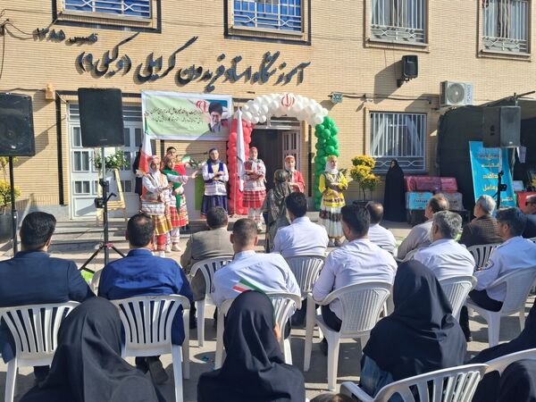 گرامیداشت پدافند غیرعامل با حضور مسئولان شهرستان در دبیرستان وکیلی ۹