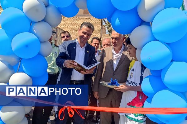 آیین افتتاحیه زمین چمن ورزشی در قالب طرح «شهید سردار سلیمانی» در شهرستان قدس