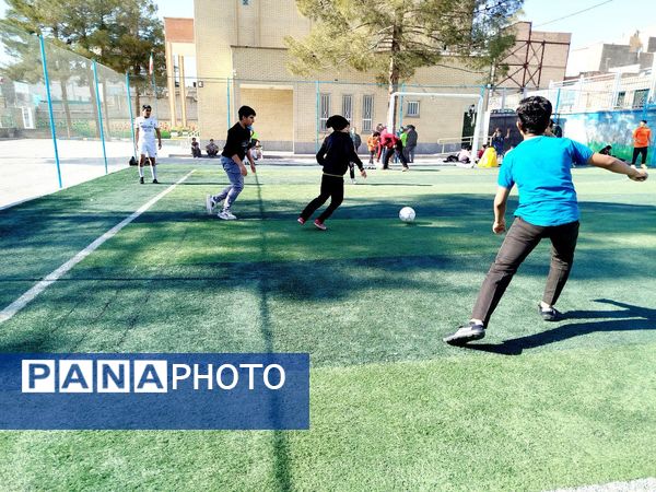 اردوی یک روزه دانش‌آموزان پایه هشتمی دبیرستان میثاق