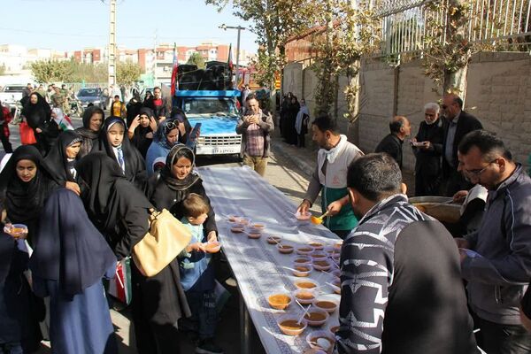 برگزاری راهپیمایی یوم الله ۱۳ آبان با حضور دانش‌آموزان و مسئولین در صفادشت 