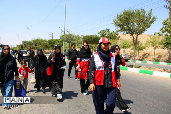 حضور پر رنگ کودکان و نوجوانان حسینی در راهپیمایی جاماندگان اربعین