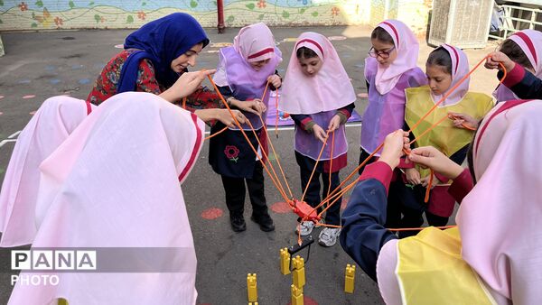 جشن عاطفه‌ها در دبستان علامه طباطبایی منطقه ۶ 