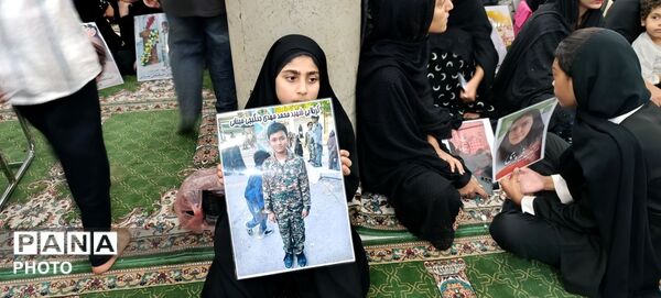 آیین گرامیداشت چهارمین ماهگرد شهادت «رهبر شهید» و شهدای دانش‌آموز دبستان شجره طیبه میناب