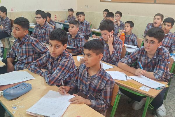 آغاز آزمون هماهنگ پایه ششم ناحیه ۳ شیراز 