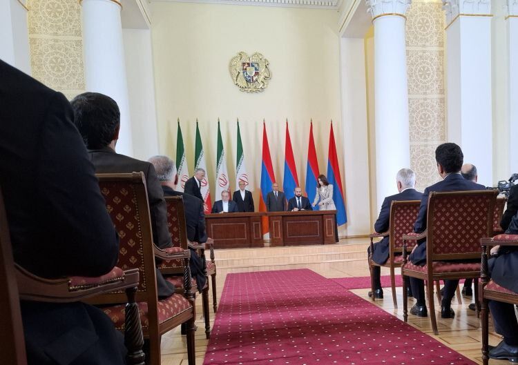  یک بیانیه مشترک و ۱۰ سند همکاری میان ایران و ارمنستان امضا شد