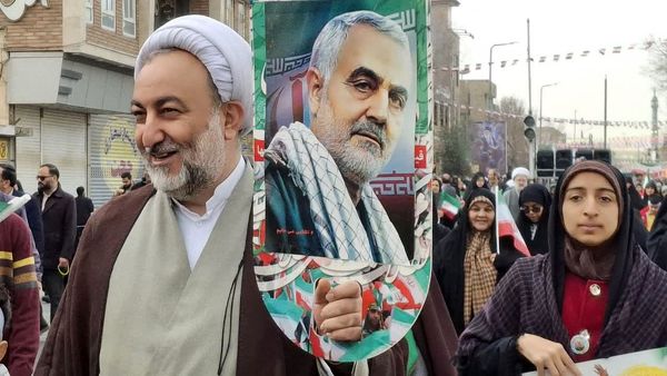 شکوه حضور نوجوانان در راهپیمایی 22 بهمن مردم قم