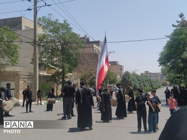 دل هایی غرق در عزا در مراسم ظهر تاسوعا حسینی